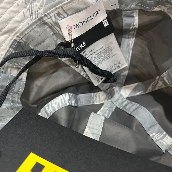 MONCLER GENIUS Printed Bucket Hat with Drawcord. - Picture 4 of 6